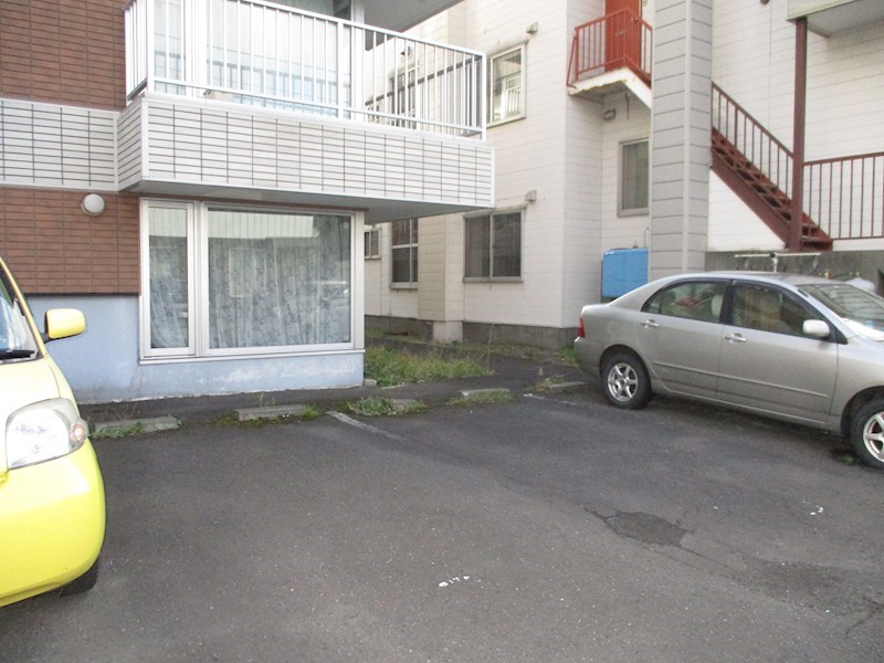 カーサ雅元町 駐車場