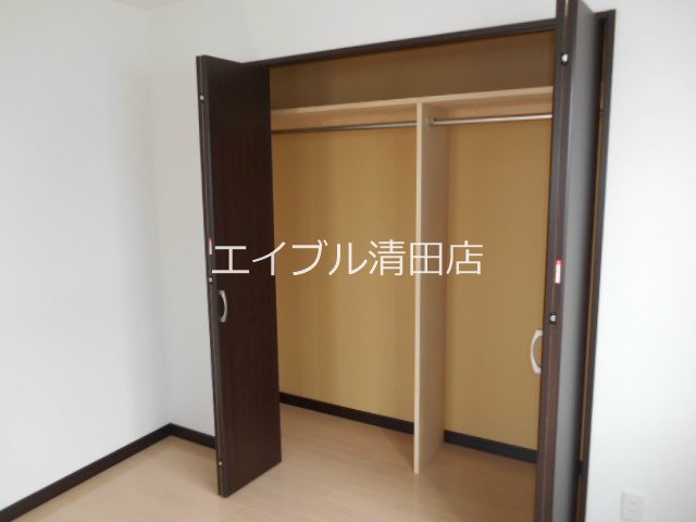 エスカイヤ幸町 収納