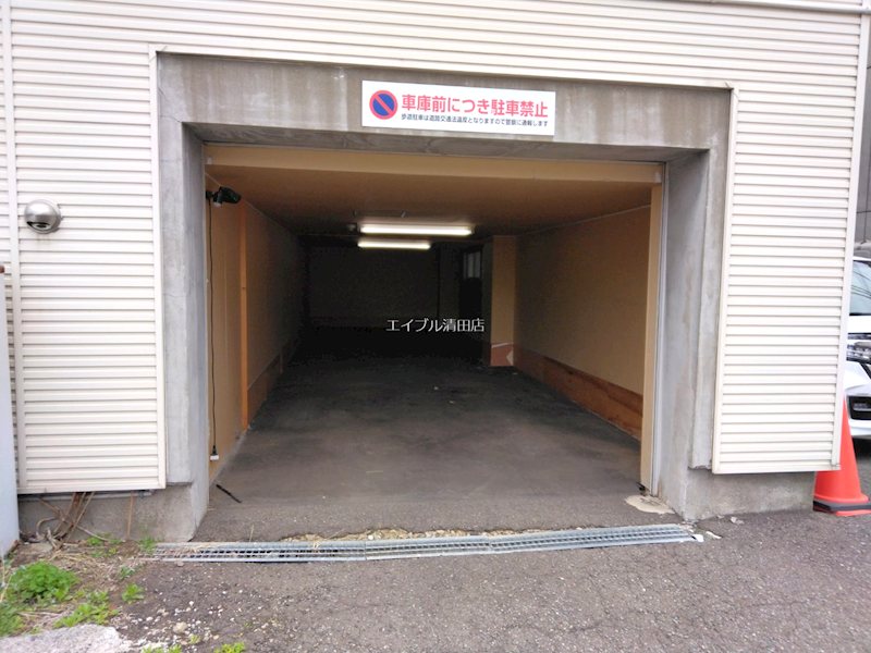 プラスパーウィン 駐車場