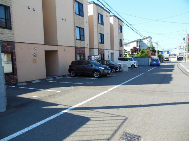 クレセール清田 駐車場