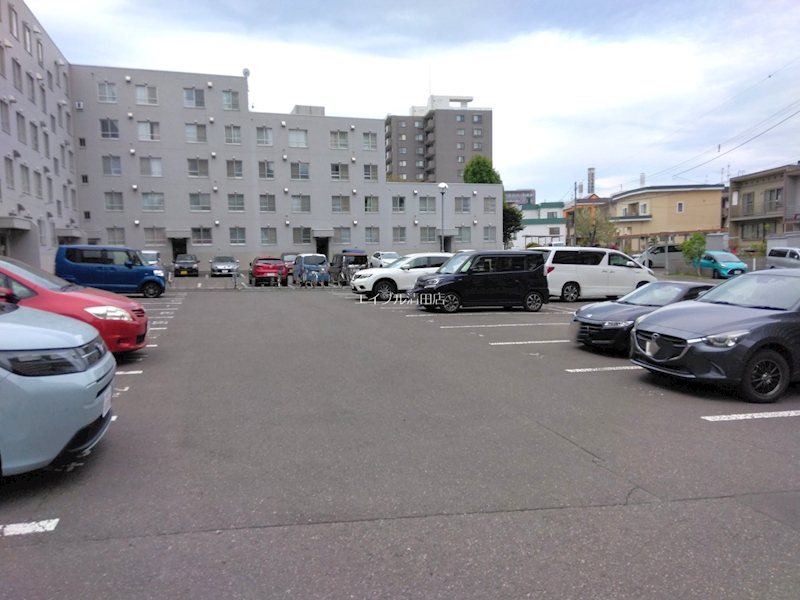 アカシヤコート厚別 駐車場