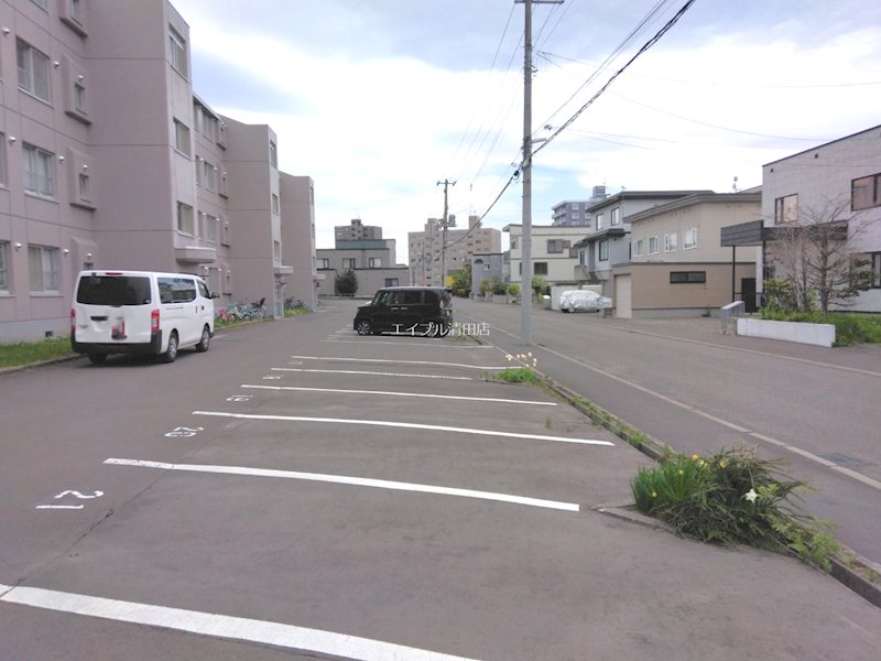 ユーハイツ恵 駐車場