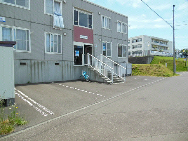 アネックス平岡 駐車場