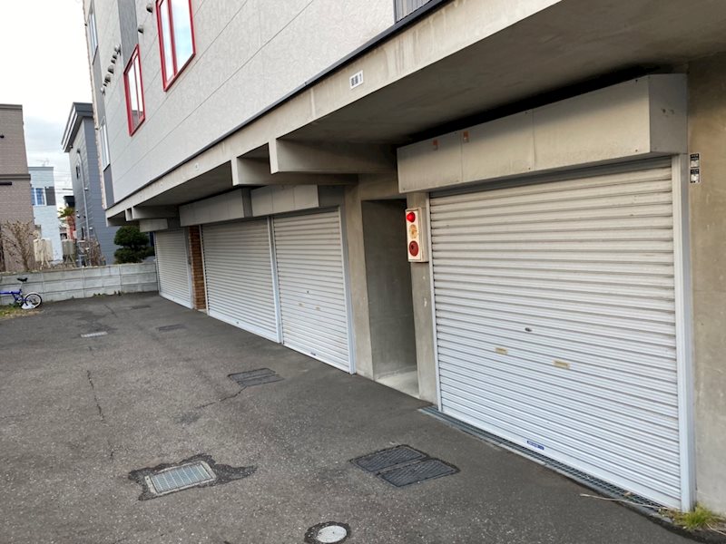 クオーレ栄町 駐車場
