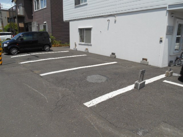 サンピア　３丁目館 駐車場