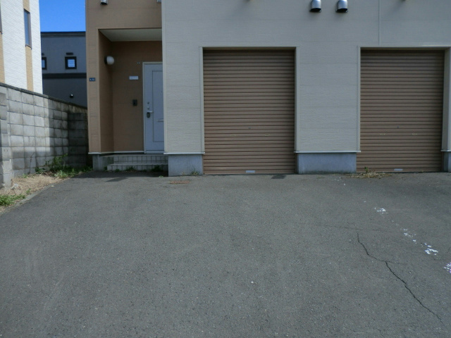 ピットハウス 駐車場
