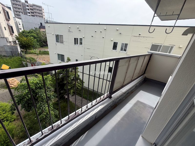 札幌西月寒団地5号棟 ベランダ