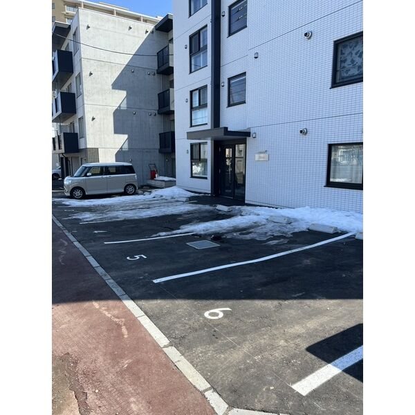 ウェリナ月寒西 駐車場