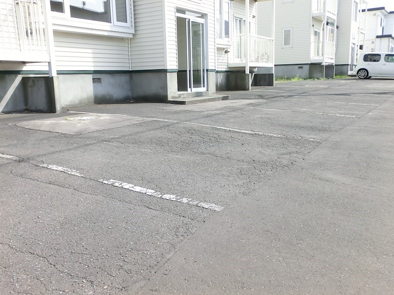 エースティック西岡Ｂ 駐車場