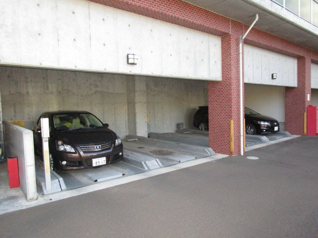 LEE北9条 駐車場