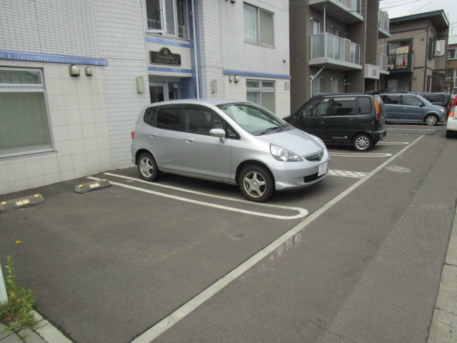 グランメールアーバンⅡ 駐車場