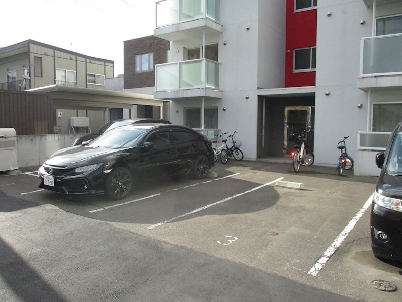 オルタナティブN17 駐車場