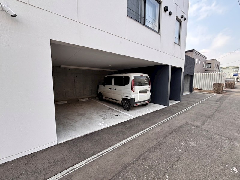 エフュート北19条 駐車場
