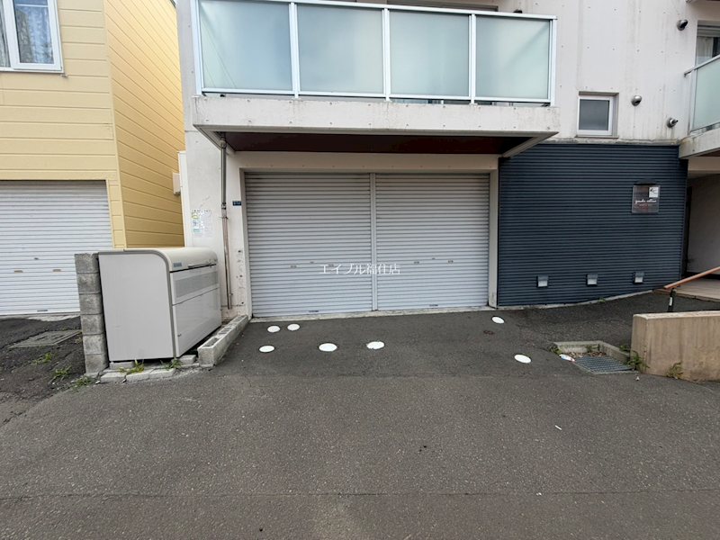 グランディール　コリーナ 駐車場