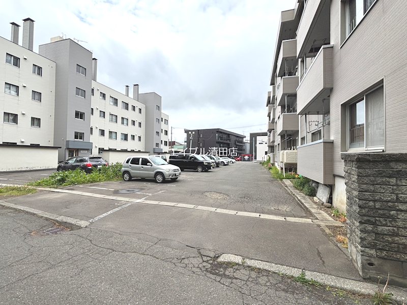 リオコート 駐車場