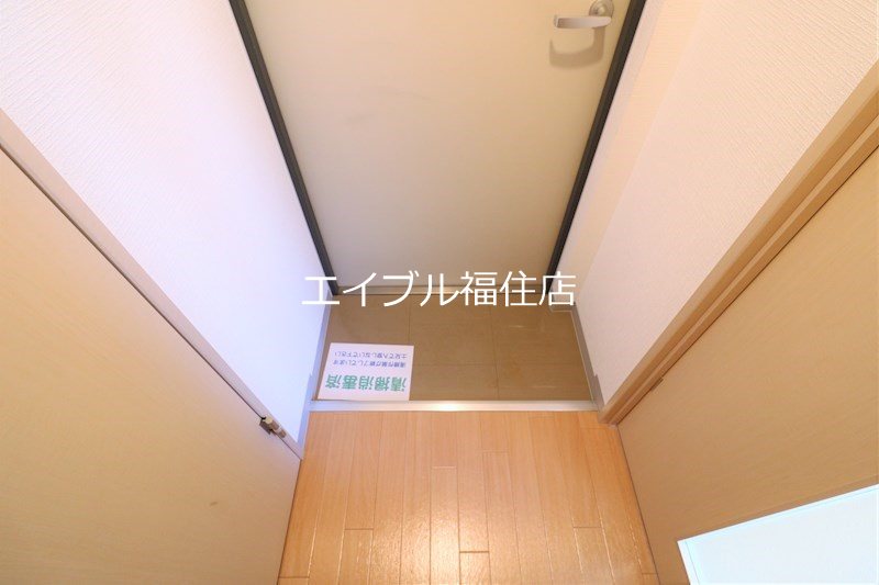 ヴィヴレ月寒 玄関