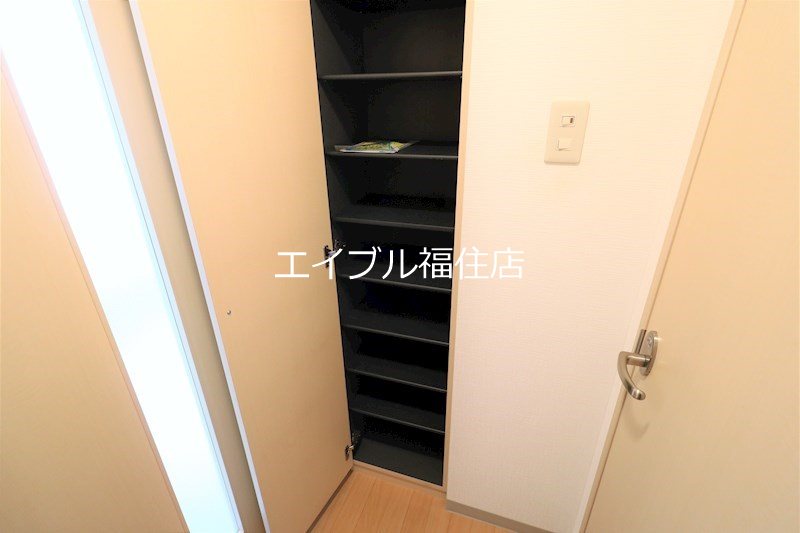 ヴィヴレ月寒 玄関