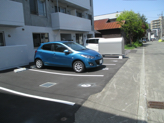 グランディールN9 駐車場