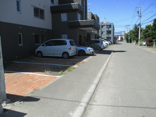 サンライズN25 駐車場