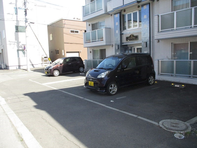 グランメールスハラ北24条 駐車場