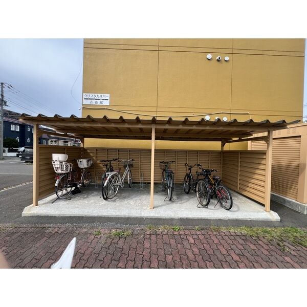 クリスタルリバー壱番館 駐車場