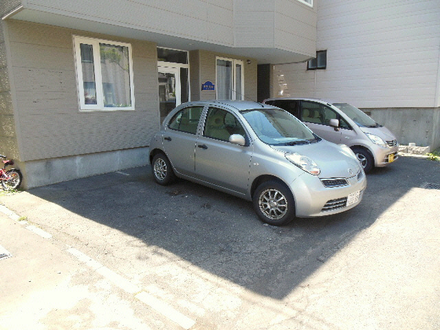 瀬比亜館　北１０条 駐車場