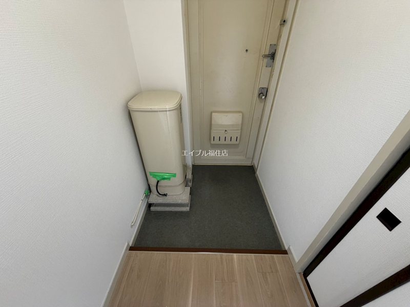 札幌西月寒団地1号棟 玄関
