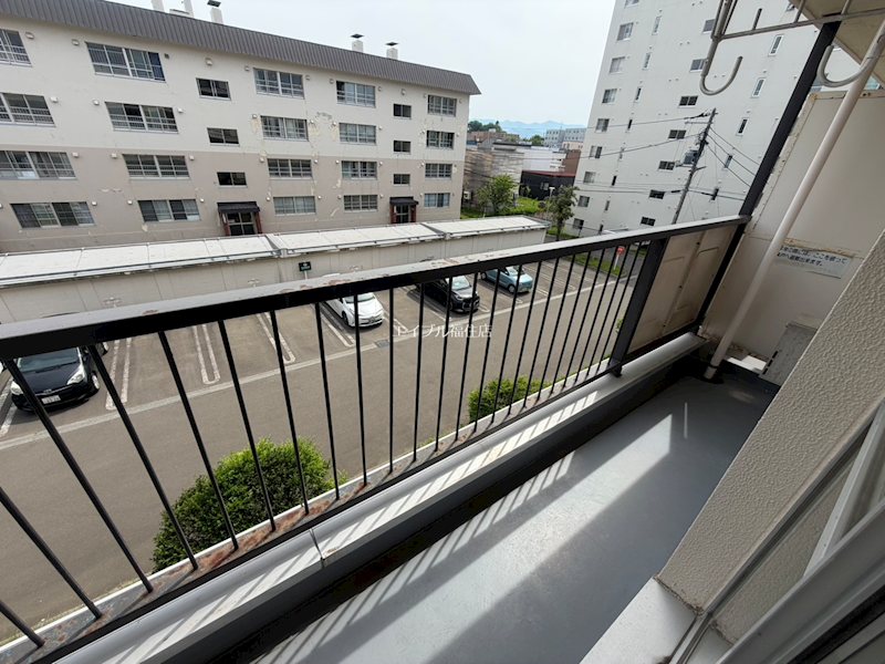 札幌西月寒団地1号棟 ベランダ