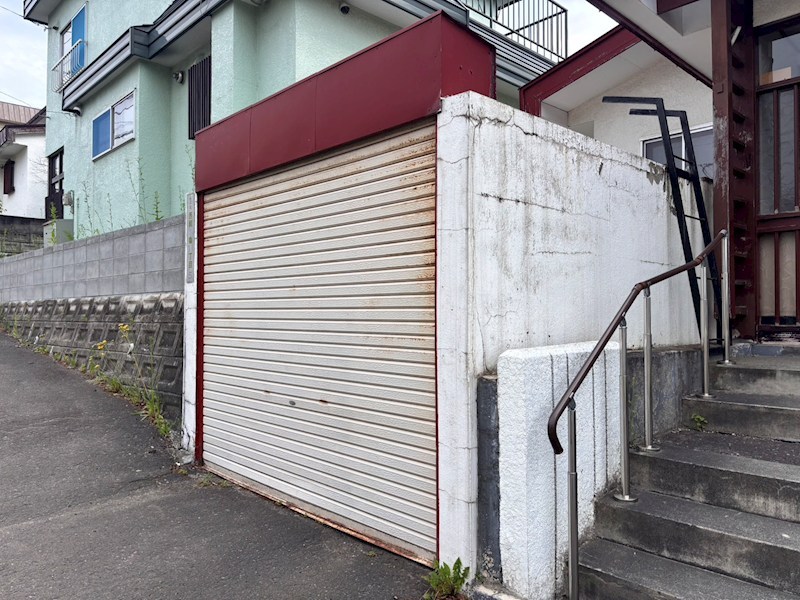 西岡1-11 駐車場