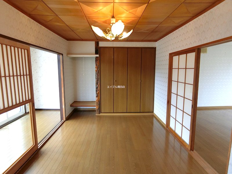川沿１条６丁目貸家 収納