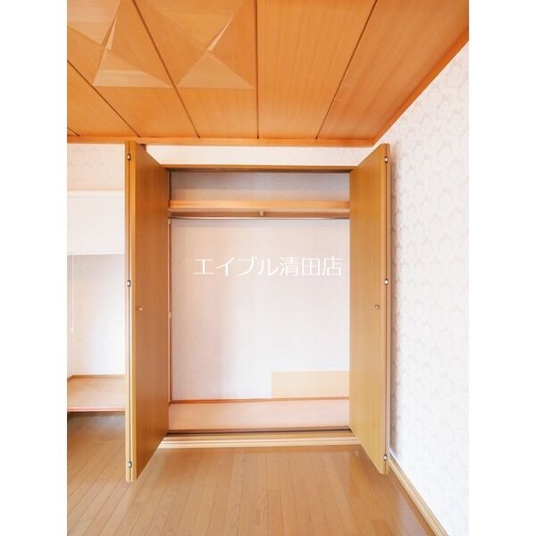 川沿１条６丁目貸家 収納