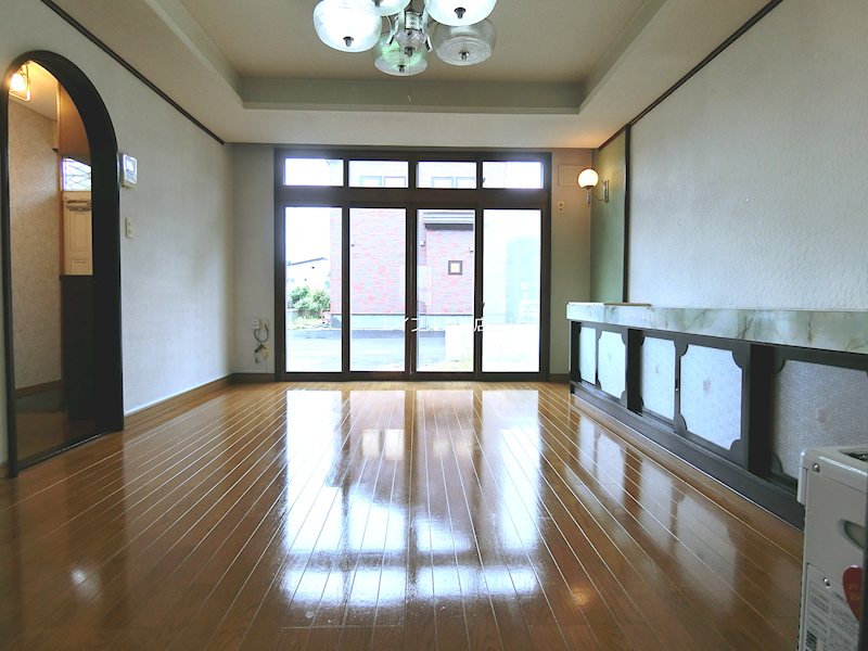 川沿１条６丁目貸家 リビング