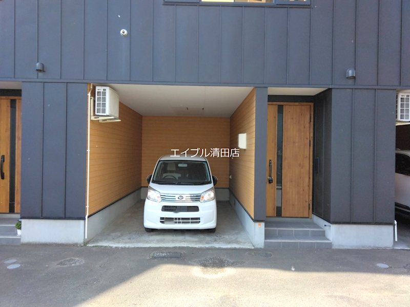川沿1-6タウンハウス 駐車場
