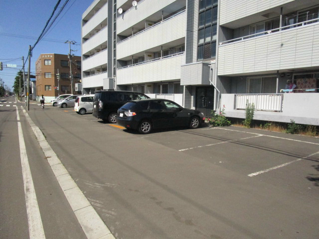 ダンディライオン 駐車場