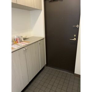 アイシティ真栄 玄関