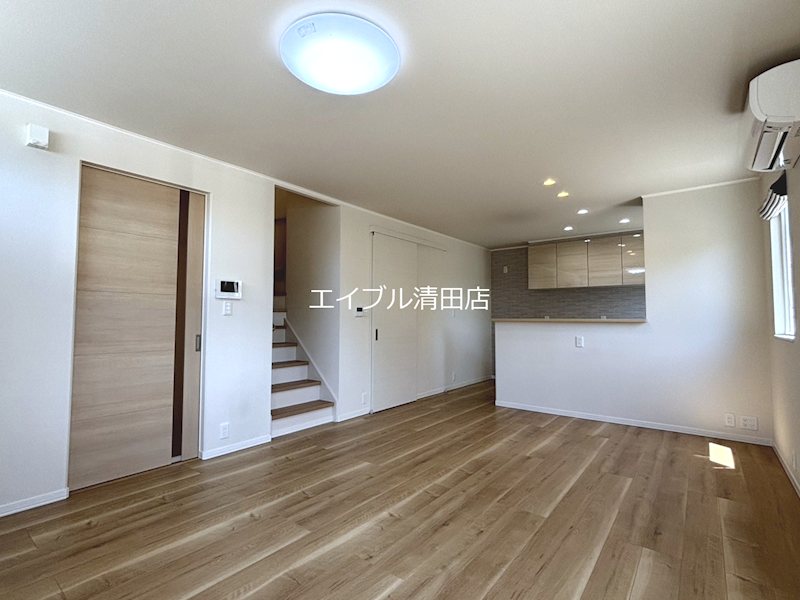 平岡2条2丁目貸家 リビング