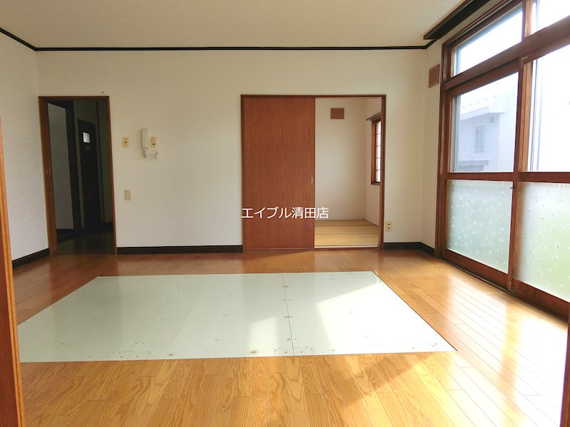 南沢6条3丁目戸建 リビング