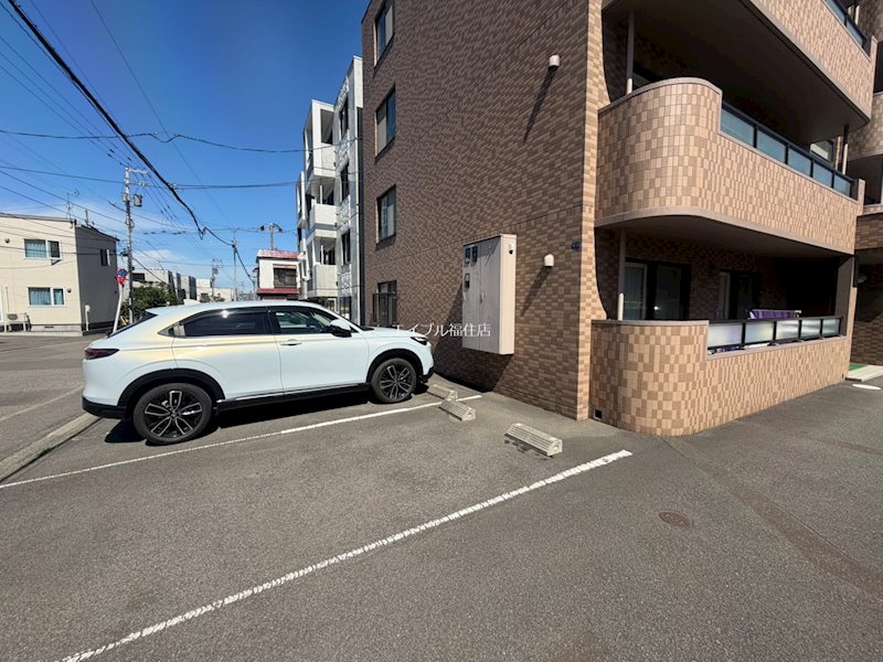 グランシャリオ 駐車場