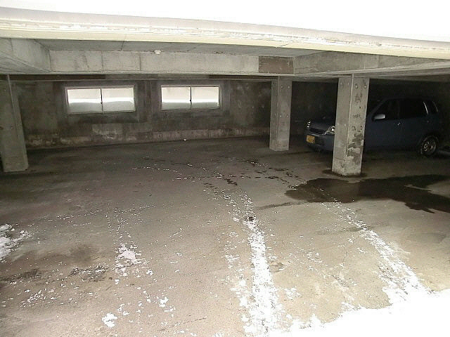 カルチェラタン 駐車場