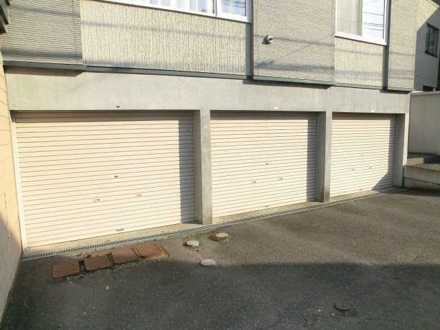 ガーディニア羊ヶ丘A棟 駐車場
