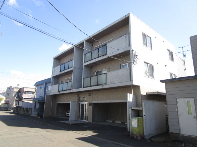 オーパ 外観