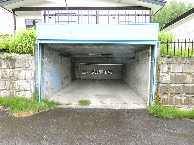 南沢6条2丁目10-12貸家 駐車場