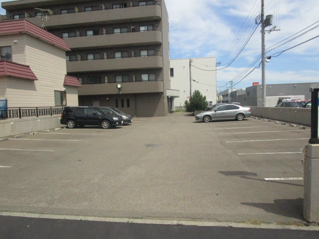 ハーモパレス札幌 駐車場