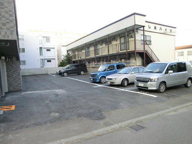 エクセルⅠ番館 駐車場