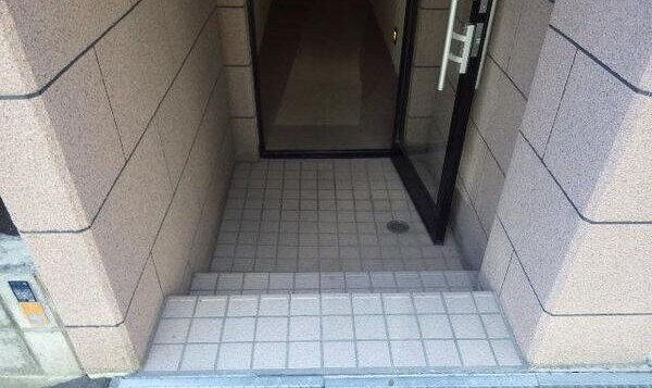 ウイングコート札幌Ⅱ エントランス