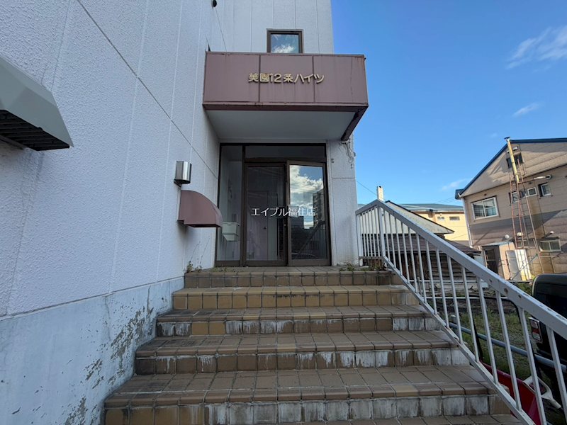 美園１２条ハイツ エントランス