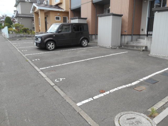 シャーメゾンヴィラ清田 駐車場