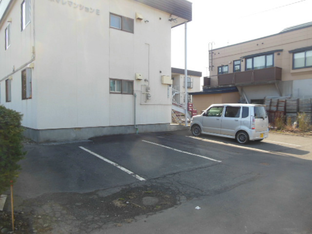 NORTH　FIELD壱番館 駐車場