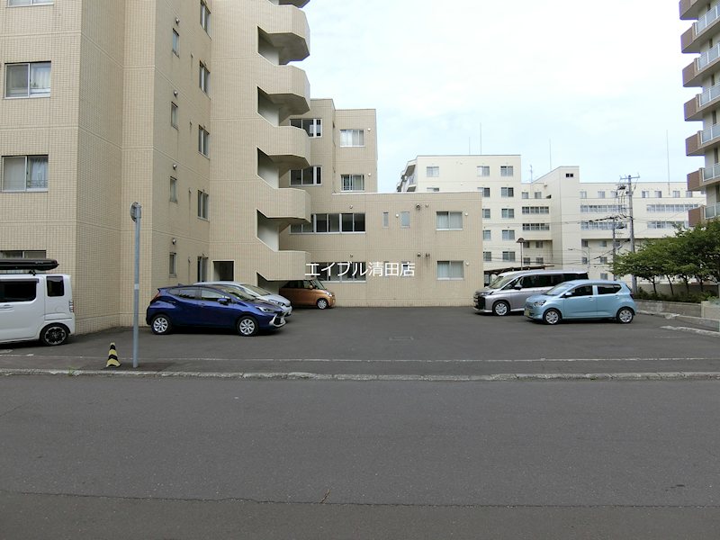 エスクロー澄川 駐車場