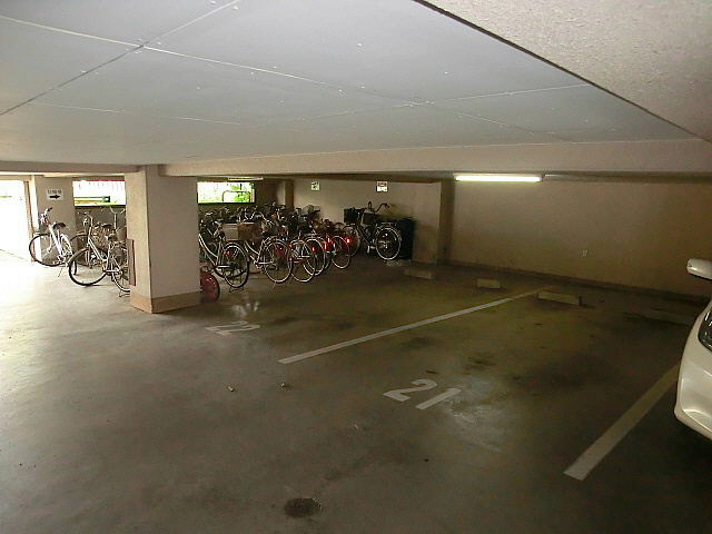 アーデンヒル 駐車場